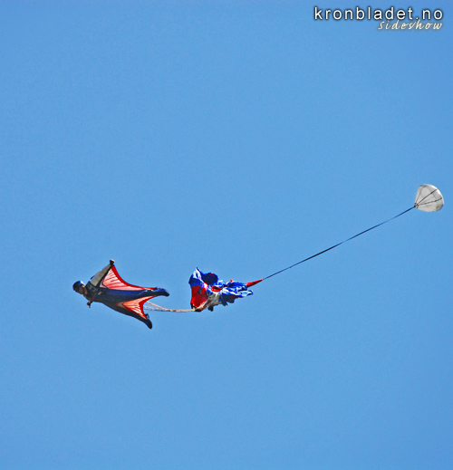 Ekstremsportveko p Voss, basehoppar med batmandrakt - seriebilete 5 Ekstremsportveko (Extremesport week) on Voss, base jumper with batman suit - photo 5 of  10