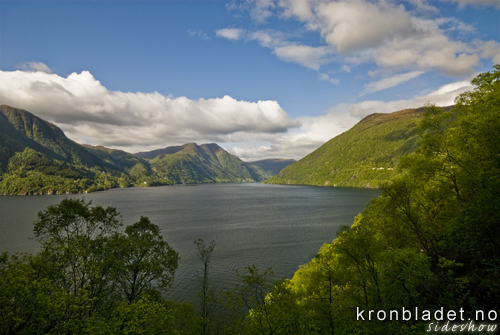 Veafjorden nr Vaksdal og over til Ostery nr Ulvsnesy Vea fiord